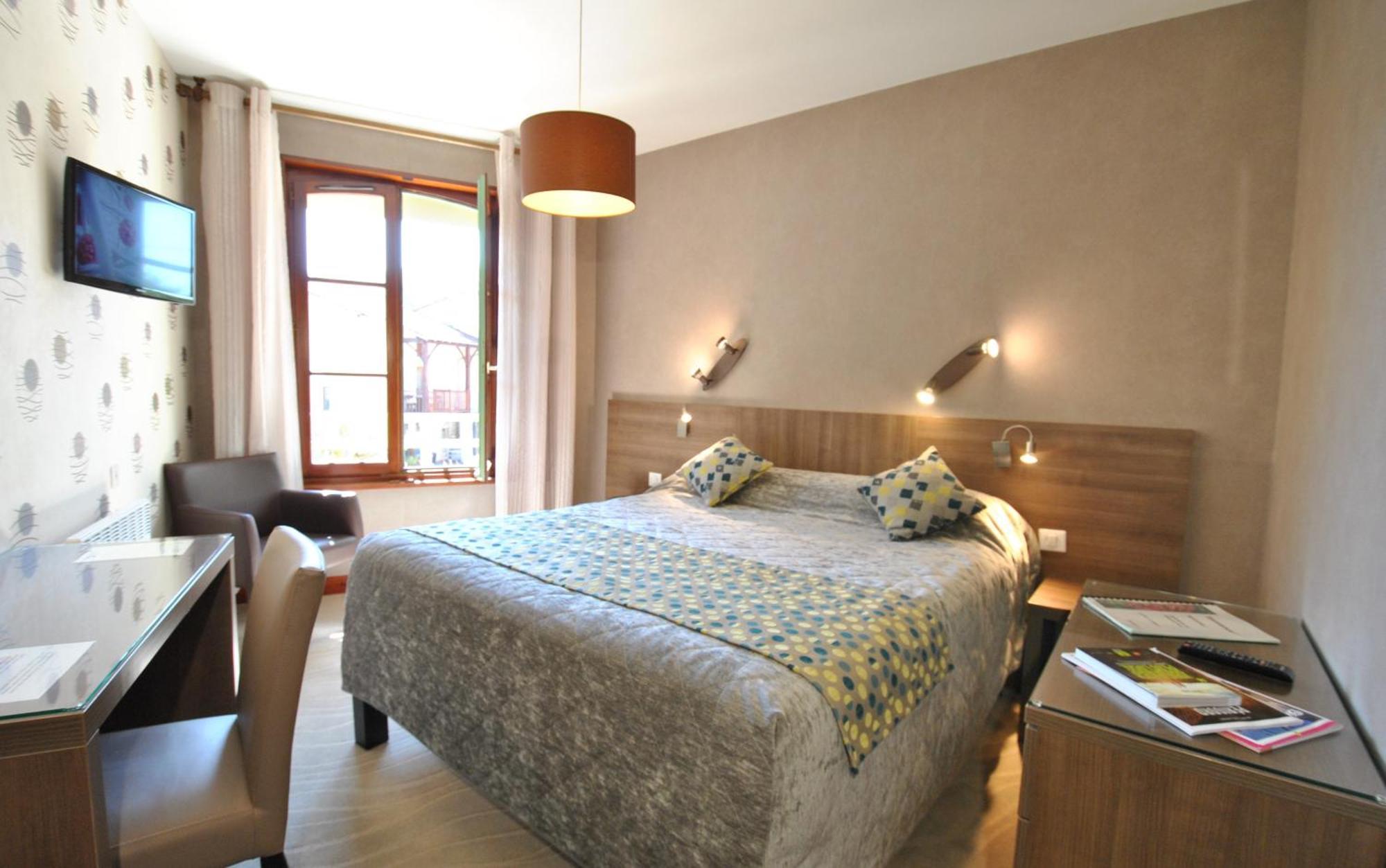 Logis Hostellerie Du Perigord Vert Brantôme Екстериор снимка