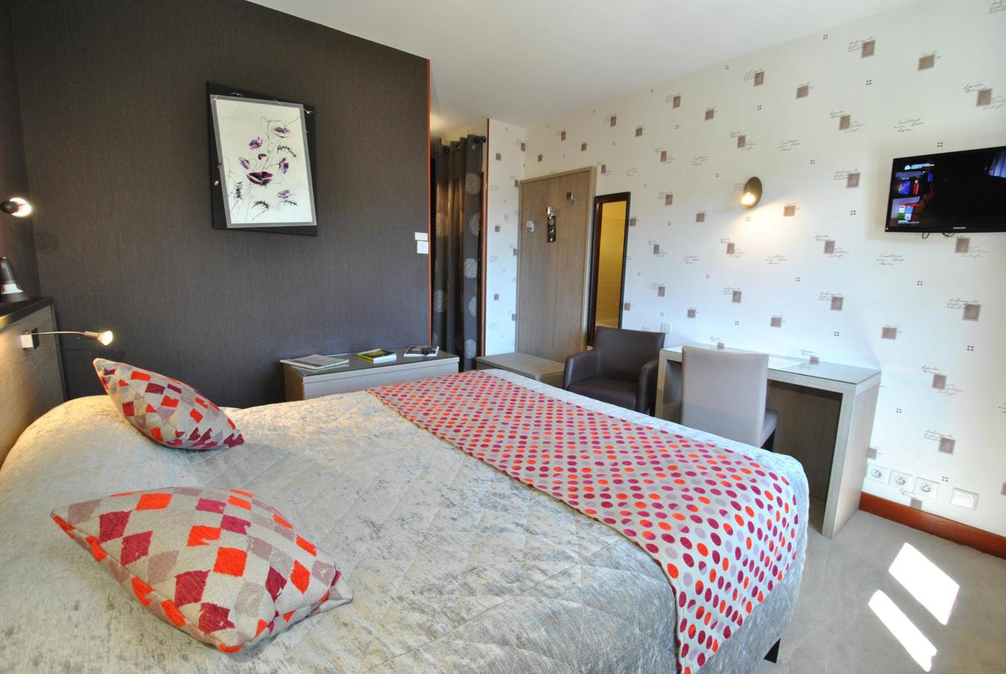 Logis Hostellerie Du Perigord Vert Brantôme Екстериор снимка