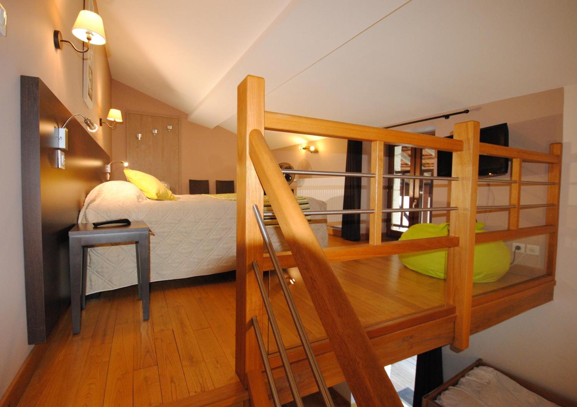 Logis Hostellerie Du Perigord Vert Brantôme Екстериор снимка