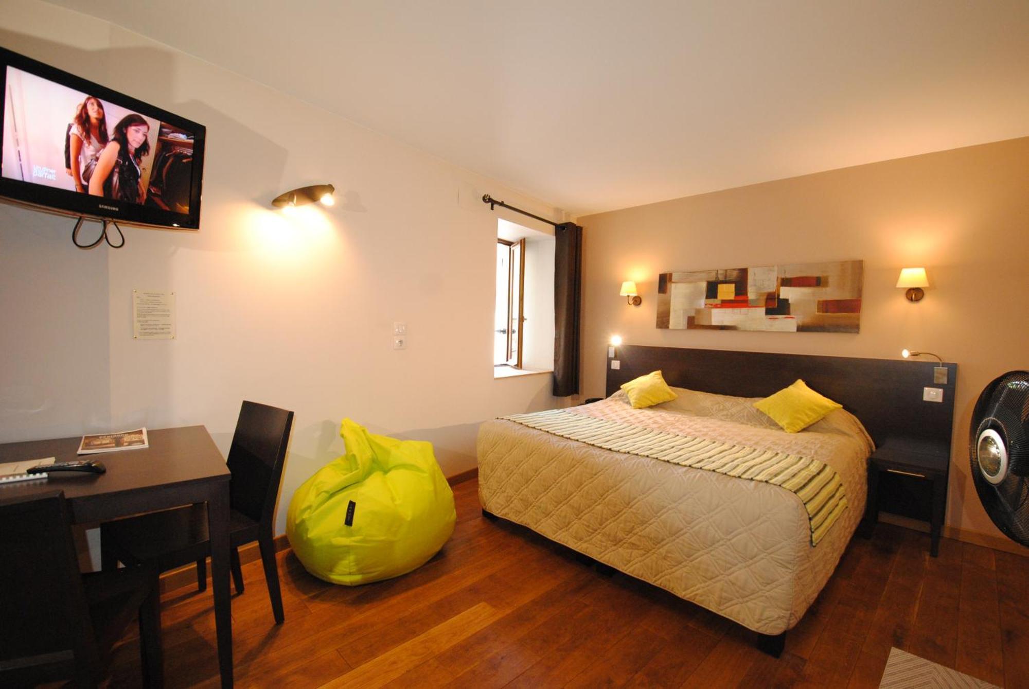 Logis Hostellerie Du Perigord Vert Brantôme Екстериор снимка