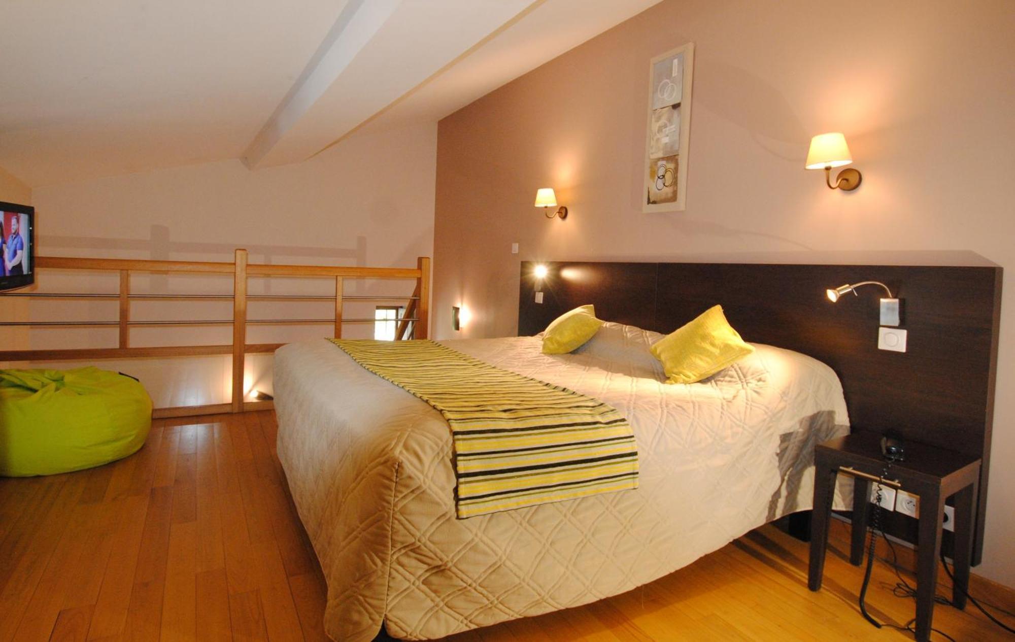 Logis Hostellerie Du Perigord Vert Brantôme Екстериор снимка
