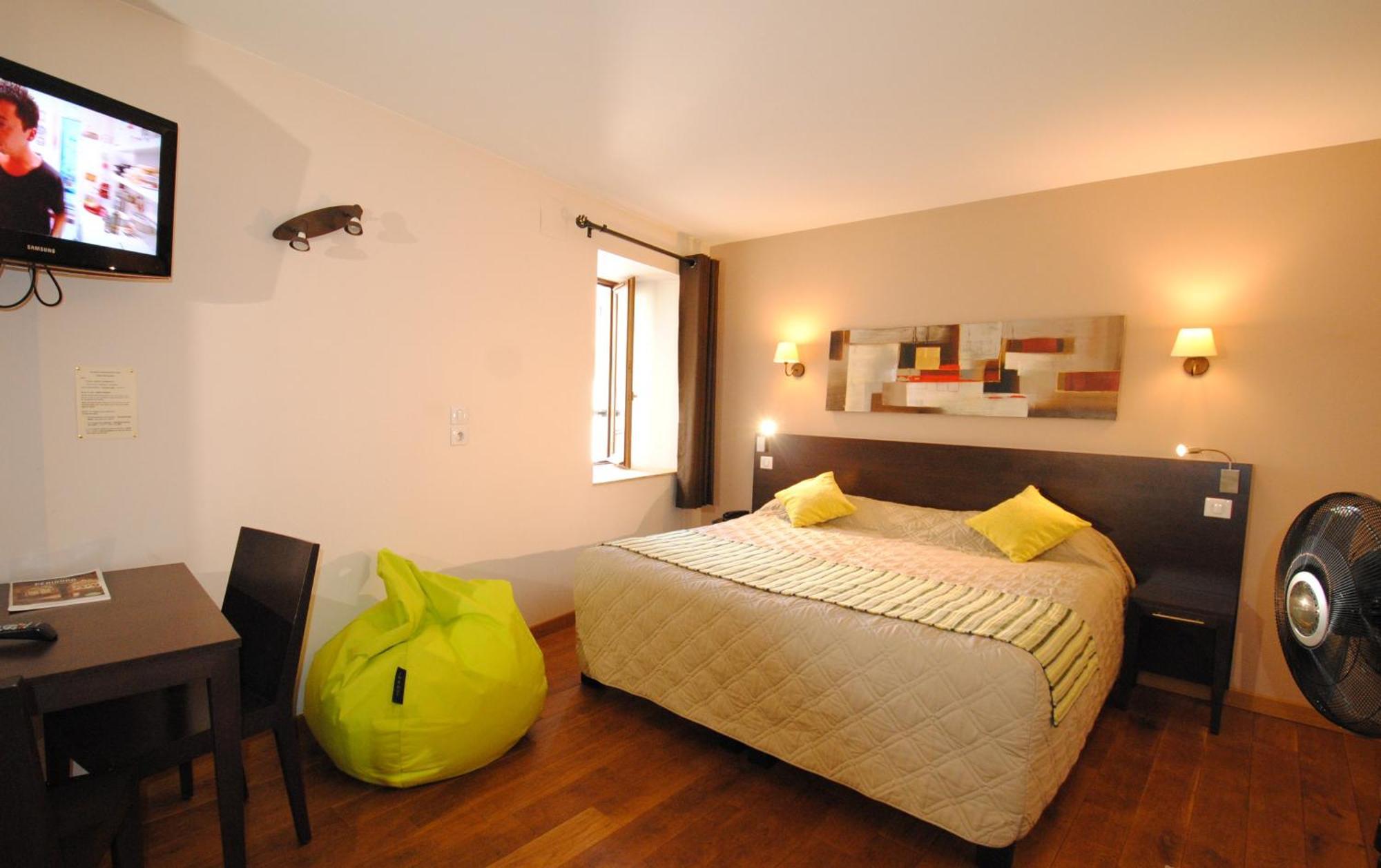 Logis Hostellerie Du Perigord Vert Brantôme Екстериор снимка