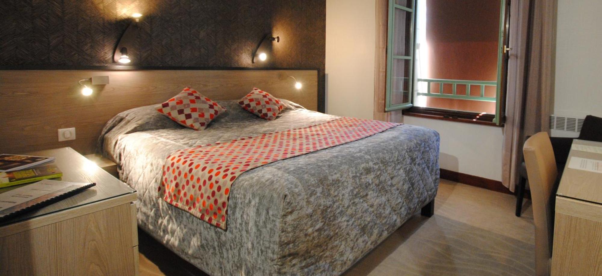 Logis Hostellerie Du Perigord Vert Brantôme Екстериор снимка
